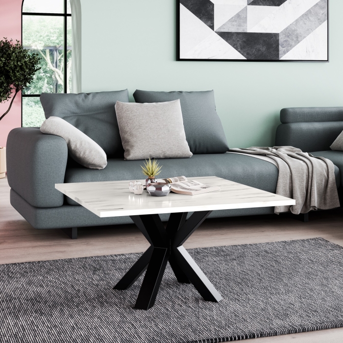 Duży, kwadratowy stolik kawowy Noe 90x90 cm do salonu z blatem mamur bianco jasny, czarne nogi metalowe, styl glamour loft