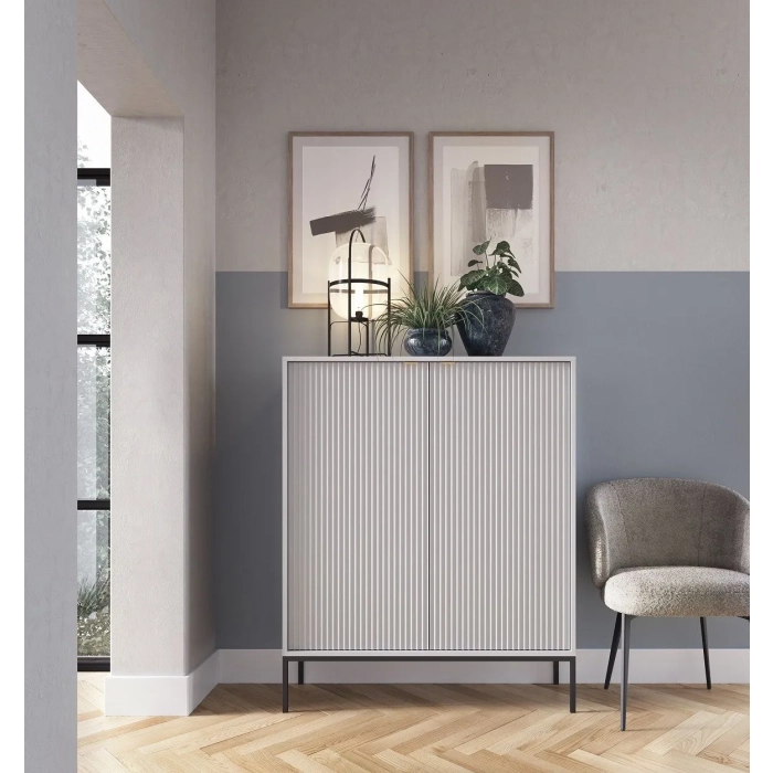Komoda dwudrzwiowa New Grey 104 cm szara złote uchwyty ryflowane fronty